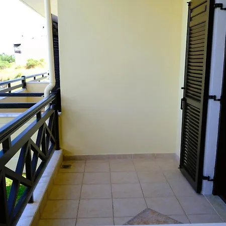 Elia Apartment Nea Roda