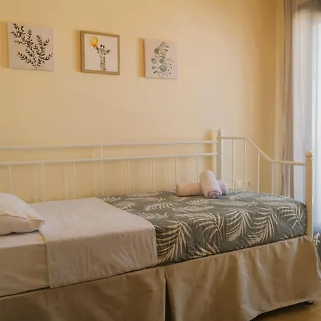 Elia Apartment *